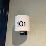 Отель Centre 3*